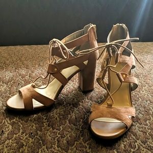 Women's size 8 chunky high heels brown suede